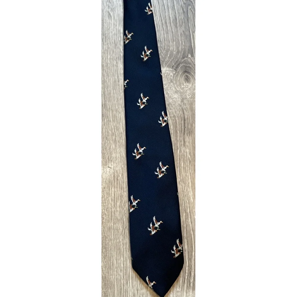 Tie Vintage Mallard Ducks Flying Made In USA Norwalk CT 82% Polyester 18% Silk